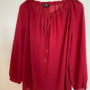 Blouse en tulle rouge profond à manches longues